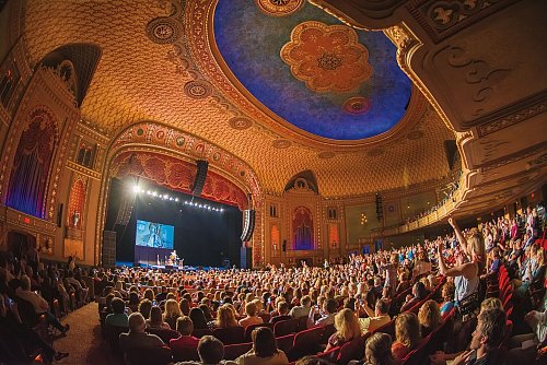 Das Tennessee Theatre zählt zu den alten Bühnen auf der Gay Street von Knoxville. - © The Tennessee Theatre/Tennessee Tourism/dpa-tmn