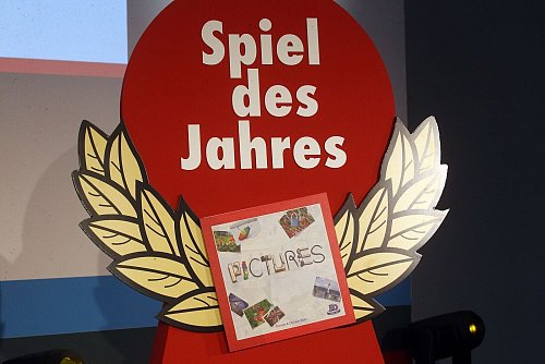 Bei der Verleihung des Preises «Spiel & Kennerspiel des Jahres 2020» hat das Spiel «Pictures» einen Preis gewonnen. - © Wolfgang Kumm/dpa