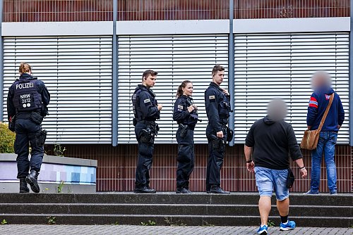 Bei einem Verkehrsunfall an der Mittelmeerküste der Toskana sind zwei Schülerinnen aus Duisburg ums Leben gekommen. - © Christoph Reichwein/dpa