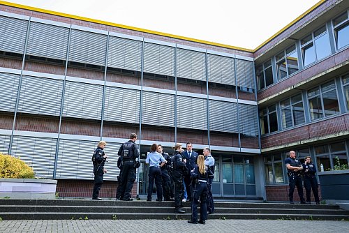In der Gesamtschule in Duisburg mit fast 1.300 Schülerinnen und Schülern sind die Bildungsgänge Hauptschule, Realschule und Gymnasium zusammengefasst. - © Christoph Reichwein/dpa