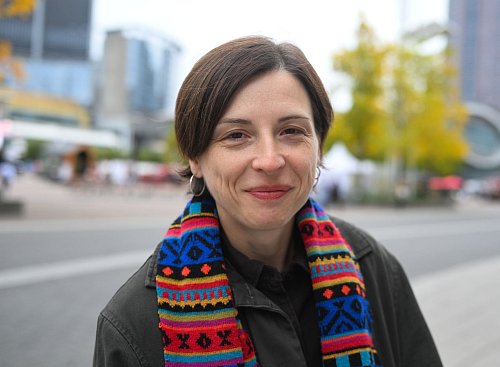 Die Schweizer Autorin Dorothee Elmiger kommt zur Frankfurter Buchmesse. - © Arne Dedert/dpa
