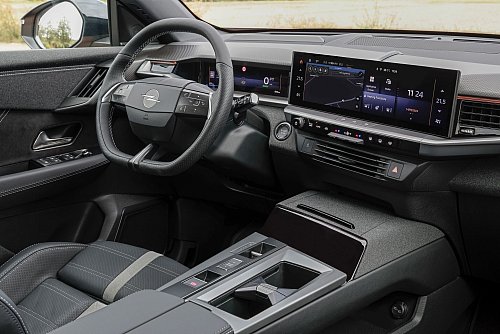 Digitale Zurückhaltung: Klar, ohne Bildschirme geht\\\'s heute meist nicht mehr - aber auf große Screen-Landschaften verzichtet Opel im Grandland. - © Opel Automobile GmbH/dpa-tmn