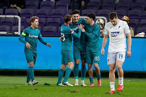 Anderlecht und Torschütze Luis Vazquez jubeln - © Geert Vanden Wijngaert/AP/dpa