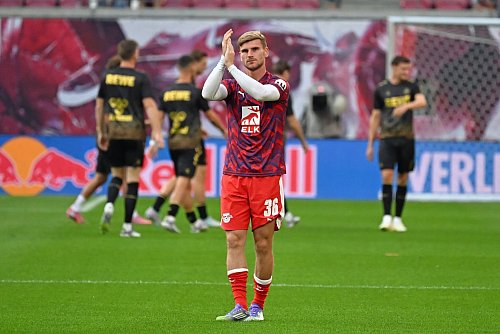 Timo Werner (RB Leipzig) ist erstmals wieder im RB-Kader gewesen und wurde von den Fans mit Sprechchören gefeiert. - © Jennifer Brückner/dpa