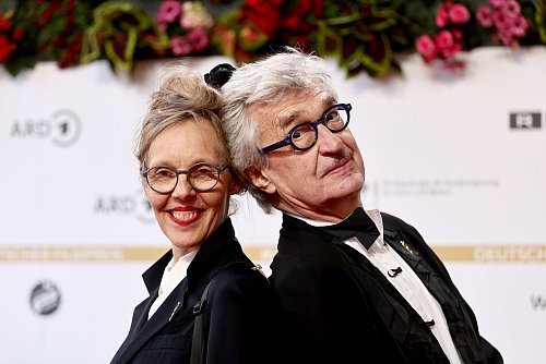 Wim Wenders und seine Frau Donata. (Archivbild) - © Christoph Soeder/dpa