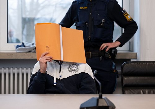 In dem Prozess sind vier Männer, drei aus dem Raum Schwerin (Mecklenburg-Vorpommern) und ein Verdächtiger aus Berlin, angeklagt. - © Sven Hoppe/dpa