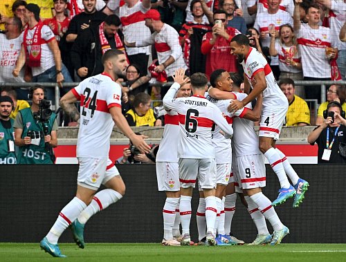 Traumstart für Stuttgart: Deniz Undav sorgte für das frühe 1:0 gegen den BVB. - © Jan-Philipp Strobel/dpa