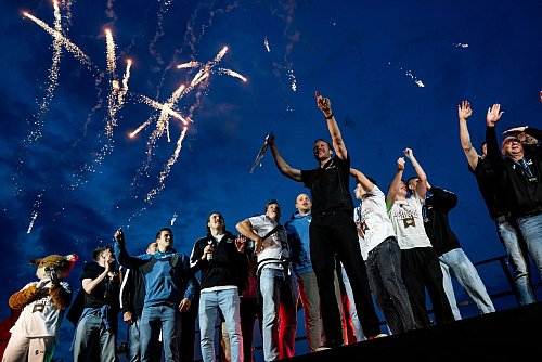 Die Füchse Berlin eskalieren beim Meister-Empfang. - © Fabian Sommer/dpa
