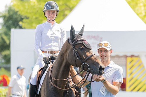 Sophie Hinners (l) und Richard Vogel reiten gemeinsam im EM-Team. - © Rolf Vennenbernd/dpa