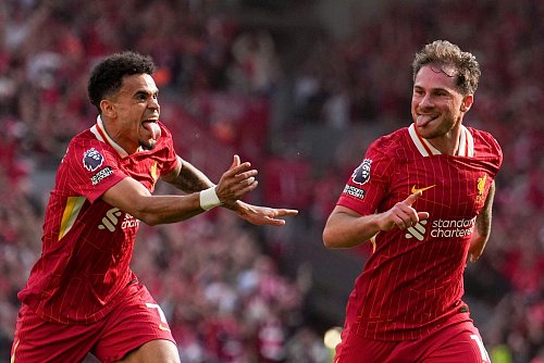 Luis Diaz und Alexis Mac Allister schossen Liverpool in Anfield zum Titel. - © Jon Super/AP/dpa