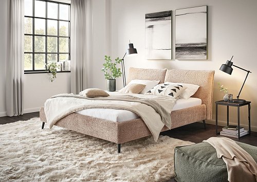 Gemütlich wird das Schlafzimmer durch einen hochflorigen Teppich, wie bei diesem Einrichtungsbeispiel von 3C Candy Sleep. - © 3C Candy Sleep/VDM/dpa-tmn