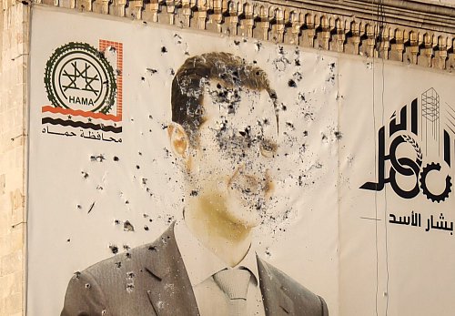 Die Rebellen bejubeln die Flucht von Assad. - © Omar Albam/AP