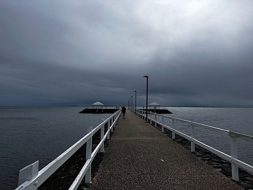 Meteorologen rechnen mit Extremregen und Überschwemmungen. - © Savannah Meacham/AAP/dpa