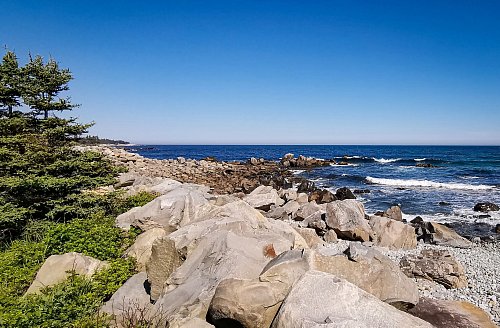 Atlantikstrand in Whitepoint. Im Osten grenzt Nova Scotia an den Atlantik im Westen an die Bay of Fundy. - © Geraldine Friedrich/dpa-tmn
