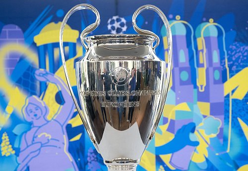Um diesen Pokal will der BVB auch im nächsten Jahr wieder spielen. - © Sven Hoppe/dpa