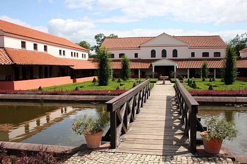 Perl-Borg: Anhand von Funden wurde die Römische Villa aus dem 2. Jahrhundert rekonstruiert. - © Bernd F. Meier/dpa-tmn