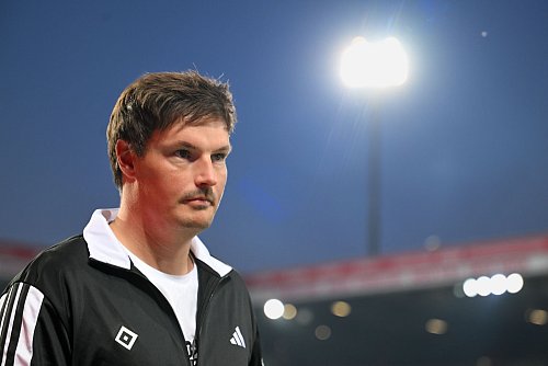 HSV-Coach Polzin hofft auf milde DFB-Richter. - © Soeren Stache/dpa