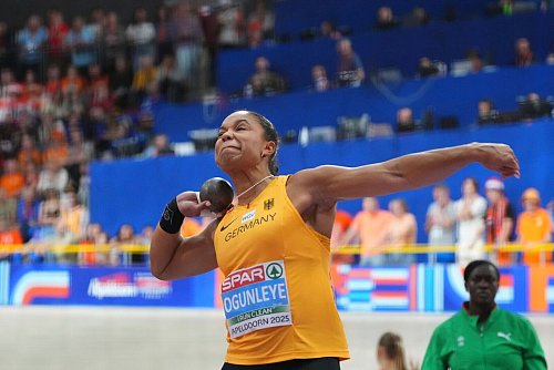 Auch Kugelstoß-Olympiasiegerin Yemisi Ogunleye verzichtet auf die Hallen-WM in China. - © Peter Dejong/AP/dpa