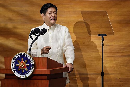 Marcos Jr. hat gefordert, Duterte wegen ihrer Drohungen zur Rechenschaft zu ziehen. (Archivbild) - © Gerard V. Carreon/AP/dpa
