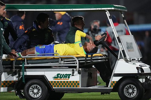 Ein Kreuzbandriss zwang Neymar zu einer langen Pause. - © Matilde Campodonico/AP/dpa