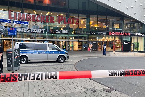Die Gruppe soll auch die Evakuierung des Einkaufszentrums am Limbecker Platz in Essen im Mai 2024 ausgelöst haben. (Archivbild) - © Florentine Dame/dpa