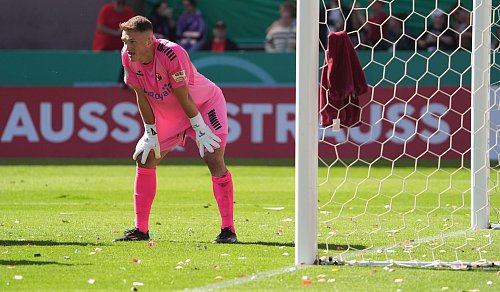 Brachte den FC St. Pauli zur Verzweiflung: Norderstedts Torwart Lars Huxsohl - © Marcus Brandt/dpa