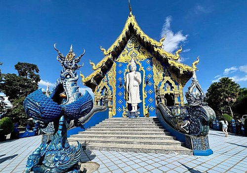 Neben traumhaften Ständen lockt das buddhistische Thailand auch mit herrlichen Tempeln, wie hier in Chiang Rai. - © Carola Frentzen/dpa/dpa-tmn