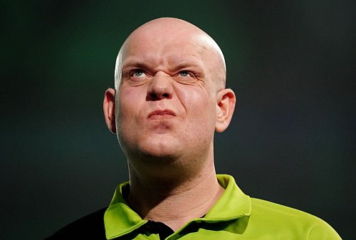 Sieht die deutschen Spieler kritisch: Michael van Gerwen. - © Zac Goodwin/PA Wire/dpa