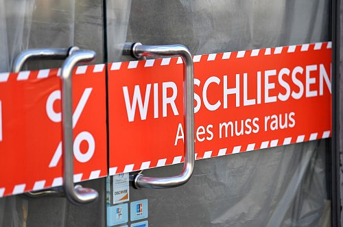 Krisen fordern Tribut: mehr Unternehmensinsolvenzen (Archivbild) - © Martin Schutt/dpa-Zentralbild/dpa