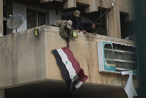 Russland unterstützt seinen verbündeten Assad zunächst weiter. - © Ghaith Alsayed/AP