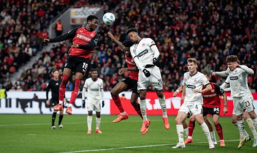 Leverkusen gewinnt gegen St. Pauli. - © Fabian Strauch/dpa