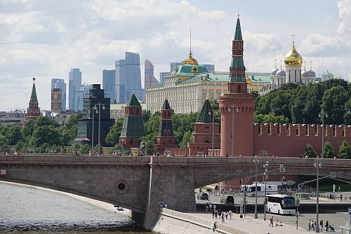 Russland betont immer wieder, dass die Sanktionen der EU gegen Moskau nicht zu einer Beendigung des Krieges in der Ukraine führen. (Archivbild) - © Ulf Mauder/dpa