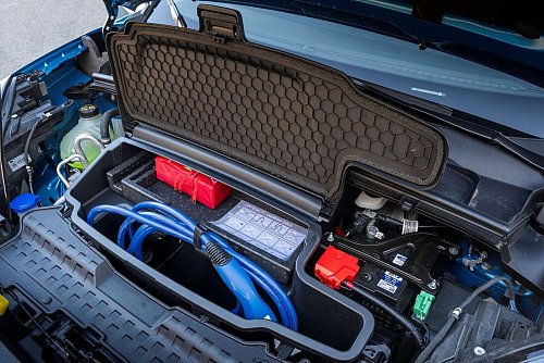 Am Bug, da ist noch Platz: Und zwar für diesen immerhin 43 Liter großen Frunk. - © Ford/dpa-tmn