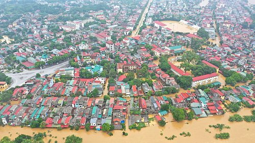 Die Zahl der Toten nach dem massiven Sturm steigt weiter. - © ---/VNA/XinHua/dpa