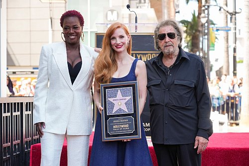 Viola Davis und Al Pacino zollen Jessica Chastain Tribut. - © Jordan Strauss/Invision/AP/dpa