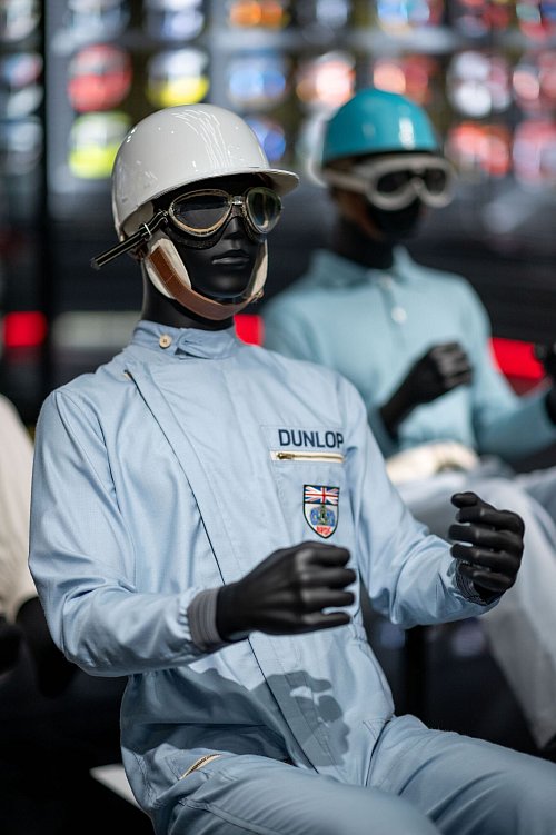 In der Anfangszeit gewährte die «Schutzkleidung» der Formel 1-Rennfahrer wenig Sicherheit. - © Fabian Strauch/dpa