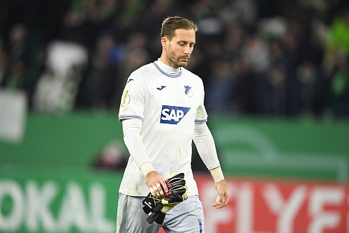 War mit einem Patzer mitverantwortlich für das Pokal-Aus von Hoffenheim: Oliver Baumann - © Swen Pförtner/dpa
