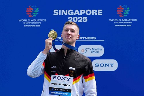 Florian Wellbrock stand in Singapur schon viermal ganz oben auf dem Podium. - © Vincent Thian/AP/dpa