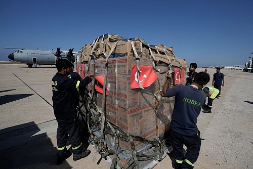 Im Libanon droht angesichts Zehntausender Vertriebener eine humanitäre Katast - © Bilal Hussein/AP/dpa