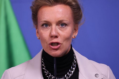 Die heutige NRW-Kulturministerin Ina Brandes (CDU) hat als damalige Verkehrsministerin von den Problemen der maroden Rahmede-Talbrücke erfahren, als diese bereits gesperrt worden war (Foto-Archiv) - © David Young/dpa