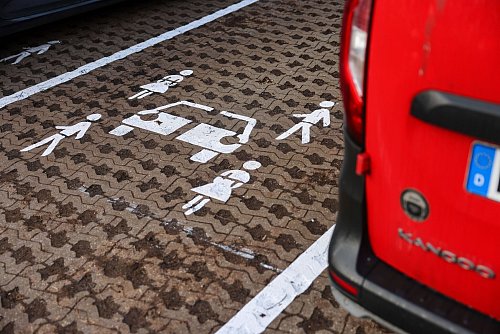 Carsharing kann eine kostengünstige und umweltfreundlichere Option sein, insbesondere für Personen, die das Auto nicht täglich benötigen. - © Jan Woitas/dpa/dpa-tmn