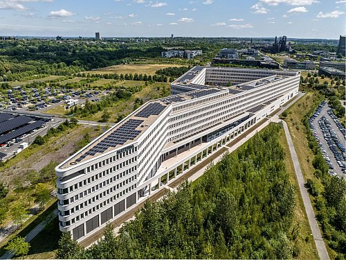 Entworfen wurde der futuristische Neubau des IT-Dienstleisters Materna von Gerber Architekten. - © Dieter Menne/dpa