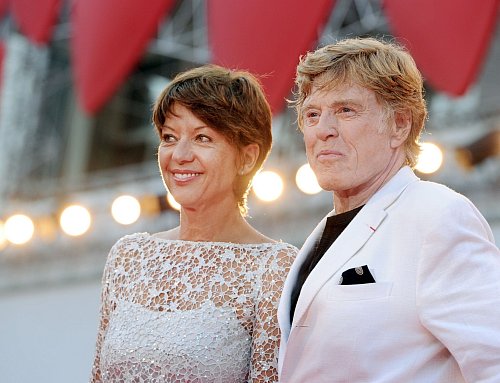 Redford mit seiner Frau Sibylle Szaggars. (Archivbild) - © Jens Kalaene/dpa-Zentralbild/dpa