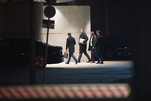 Nach fast sechs Stunden haben die Spitzen von Union und SPD ihre Beratungen beendet. - © Paul Zinken/dpa