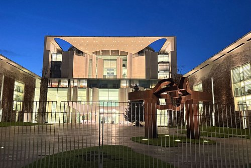 Im Kanzleramt tagte der Koalitionsausschuss stundenlang. - © Paul Zinken/dpa