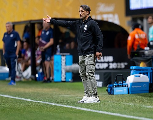 Im klimatisierten Hallenstadion von Atlanta konnte Dortmunds Trainer Niko Kovac sogar mit Jacke am Spielfeldrand stehen. - © Sven Hoppe/dpa