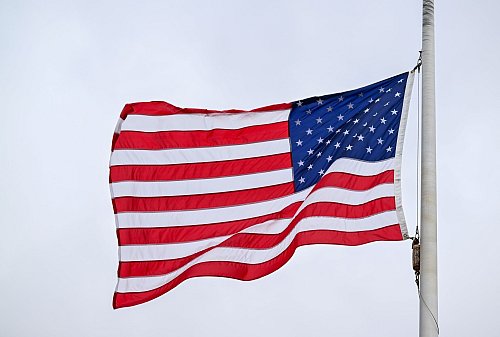 Demokraten warnen, Amerika stehe vor dem «Tod der Demokratie» und dem «Anfang einer Diktatur». (Archivbild) - © Soeren Stache/dpa