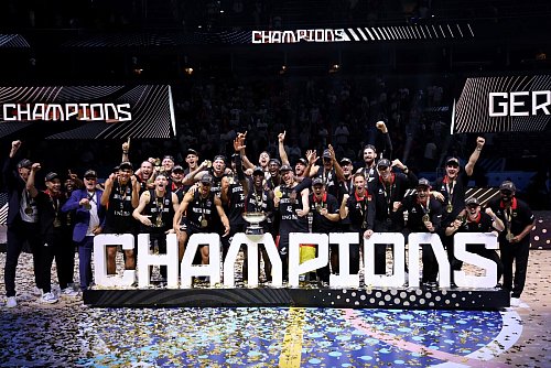 Deutschland feiert den EM-Triumph in Riga. - © Matthias Stickel/dpa