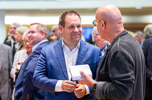 In der Ruhrgebietsstadt Hagen entschied der CDU-Kandidat Dennis Rehbein (l.) die Stichwahl klar für sich. - © Guido Kirchner/dpa