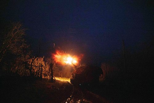 Schwere Kämpfe in der Ost-Ukraine. (Archivbild) - © Evgeniy Maloletka/AP/dpa